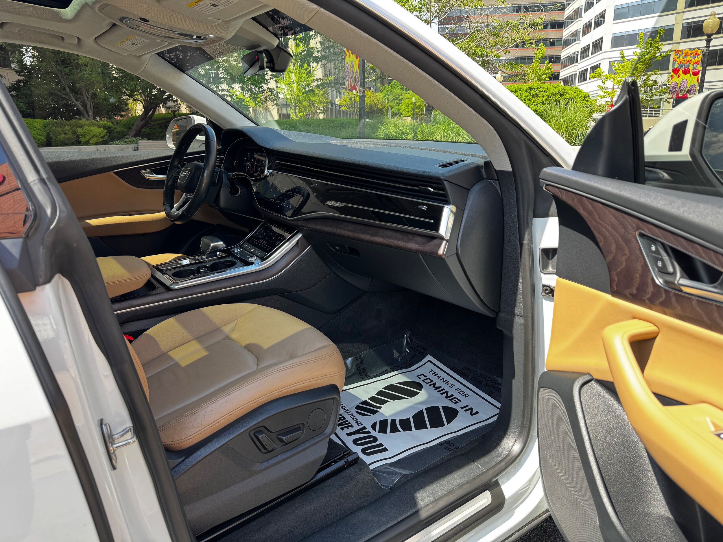 Vehicle image 33 of 42