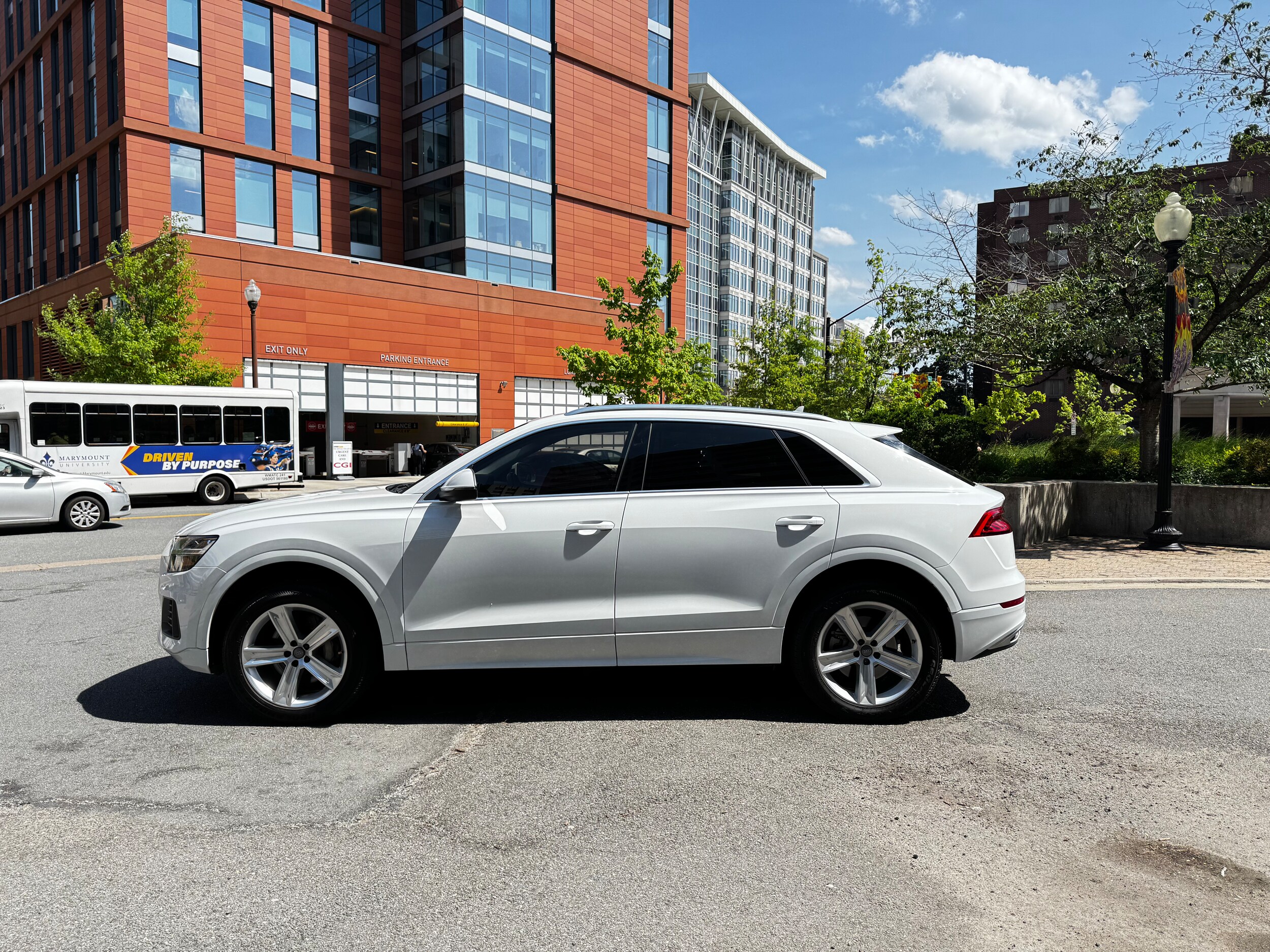 Vehicle image 8 of 42