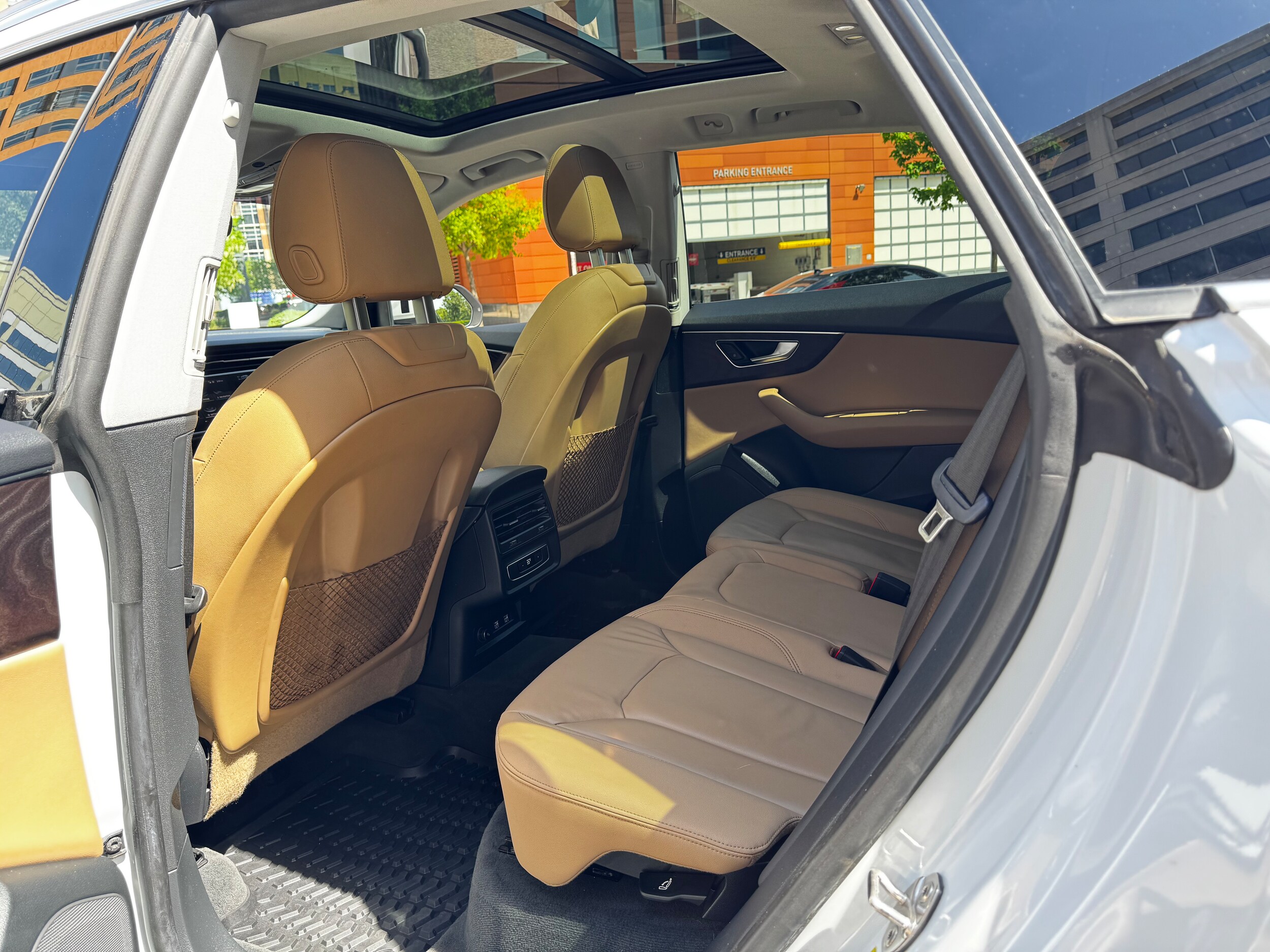 Vehicle image 21 of 42