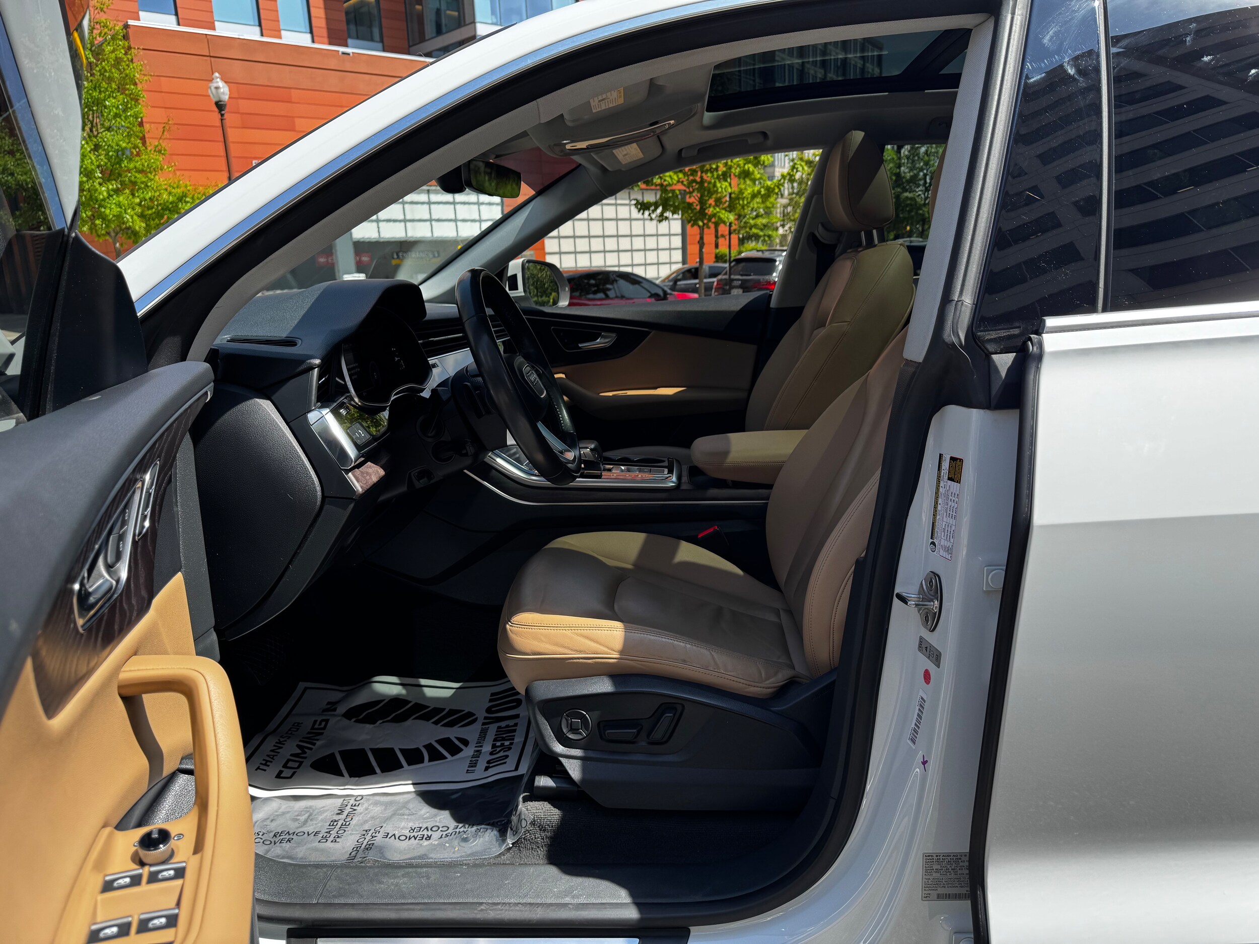 Vehicle image 16 of 42