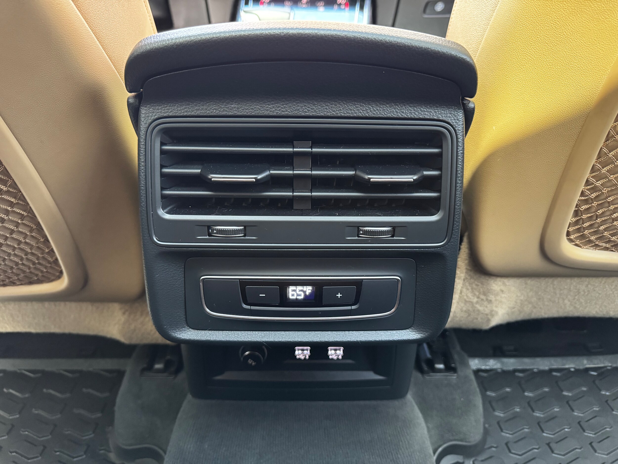 Vehicle image 27 of 42