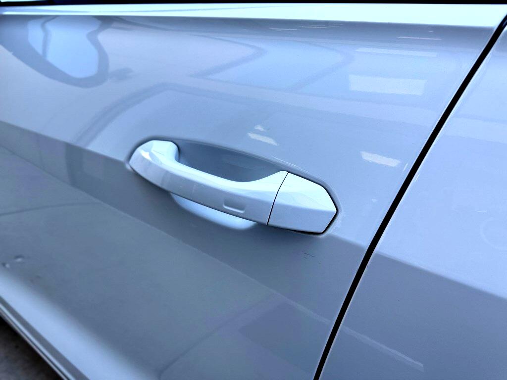 Vehicle image 29 of 44