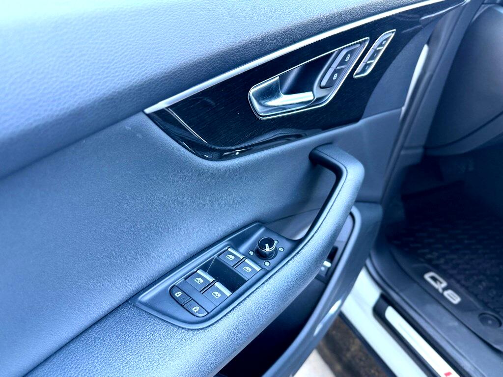 Vehicle image 18 of 44