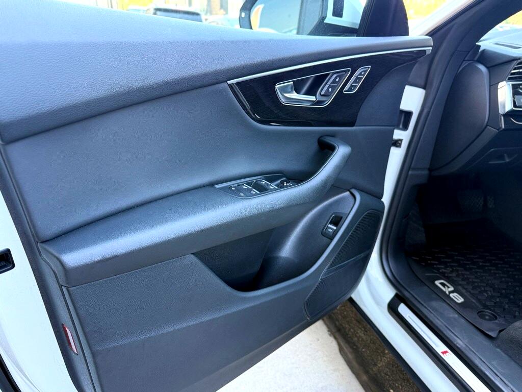 Vehicle image 17 of 44