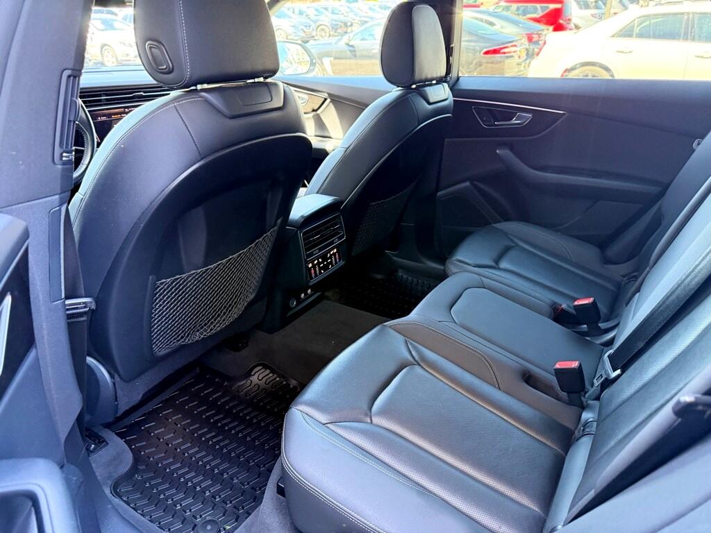 Vehicle image 23 of 44