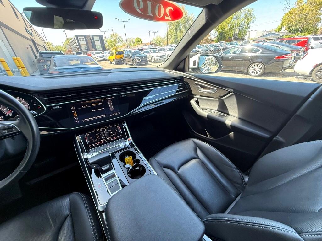 Vehicle image 33 of 44