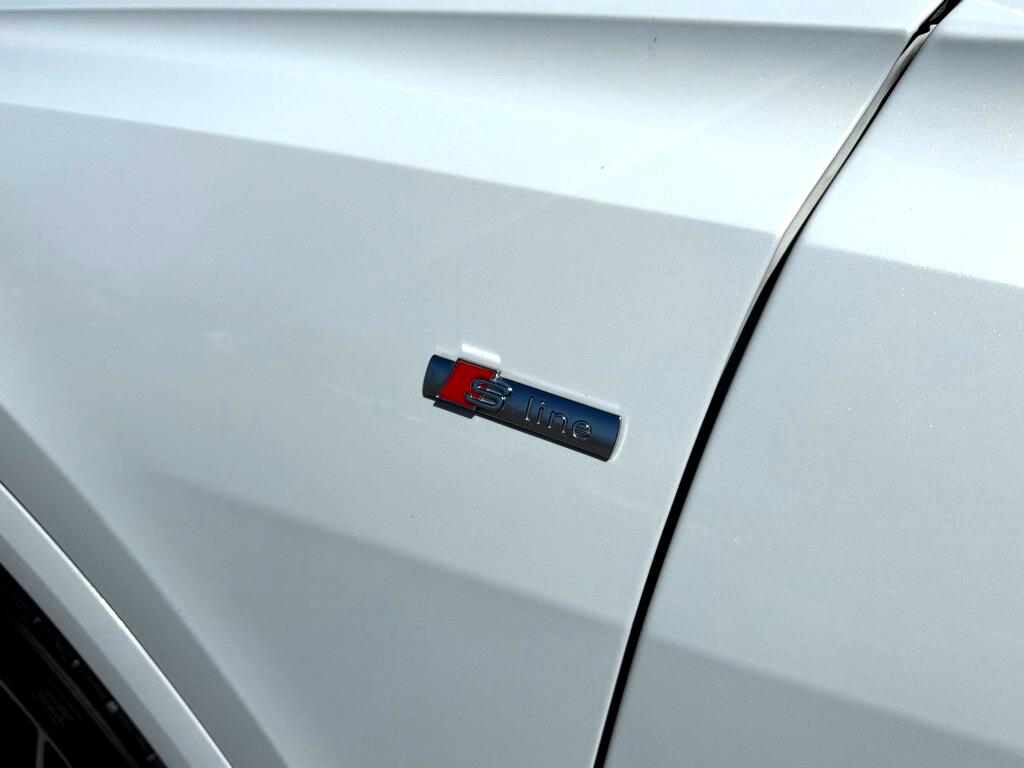 Vehicle image 16 of 44