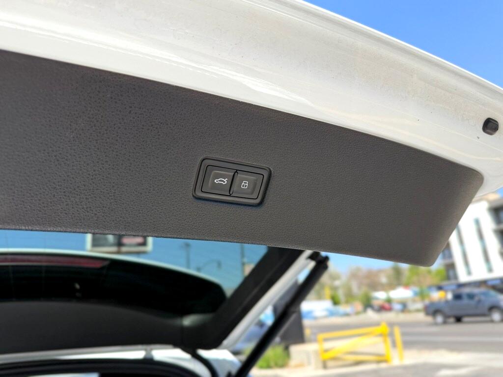 Vehicle image 14 of 44