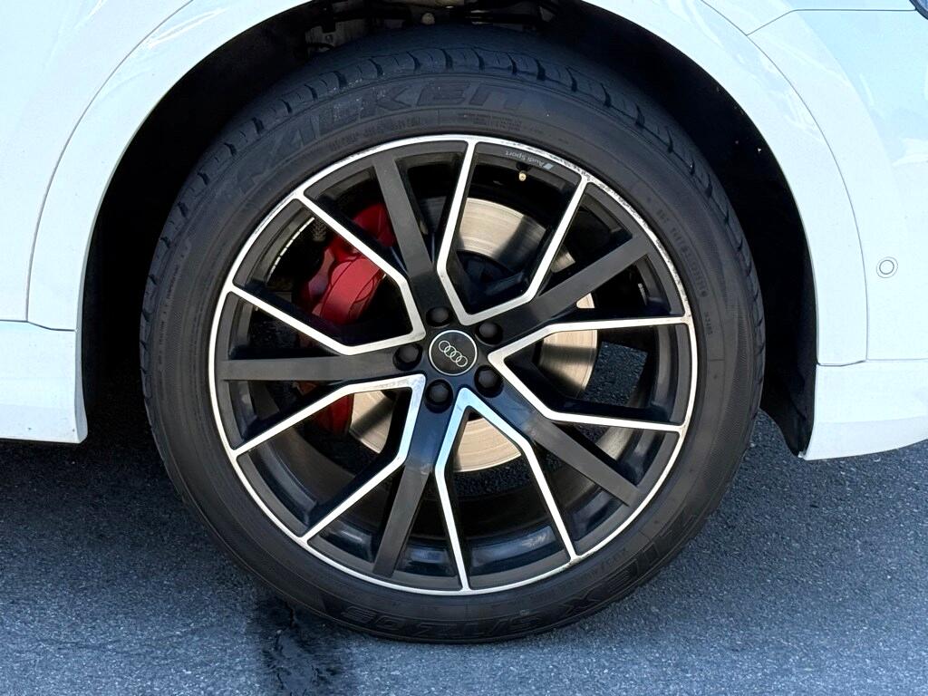 Vehicle image 10 of 44