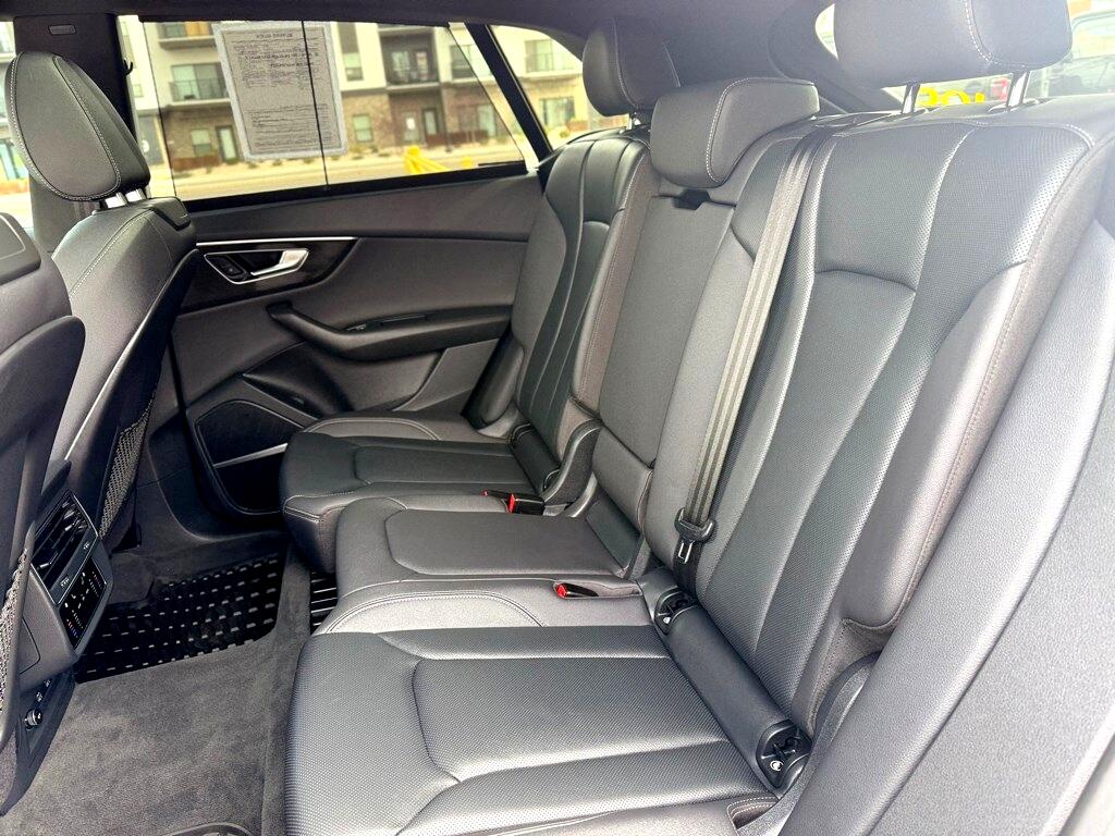 Vehicle image 19 of 44