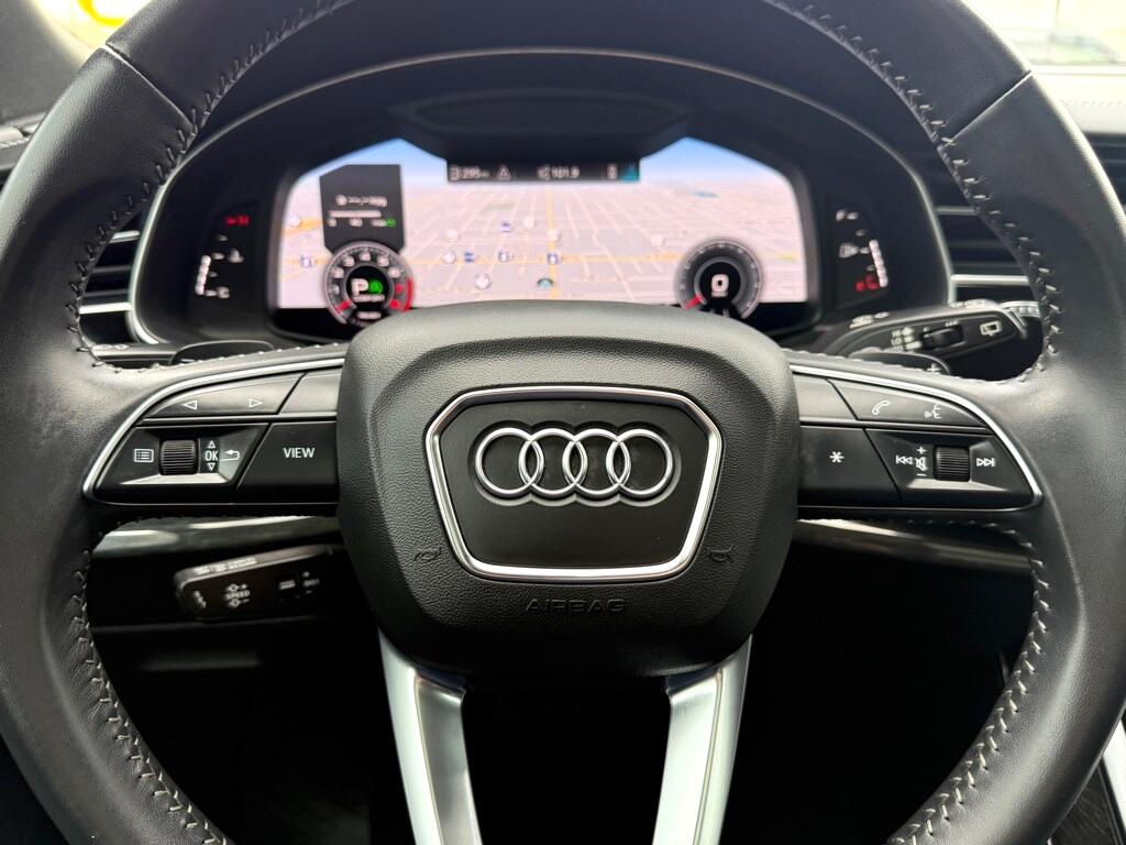 Vehicle image 40 of 44