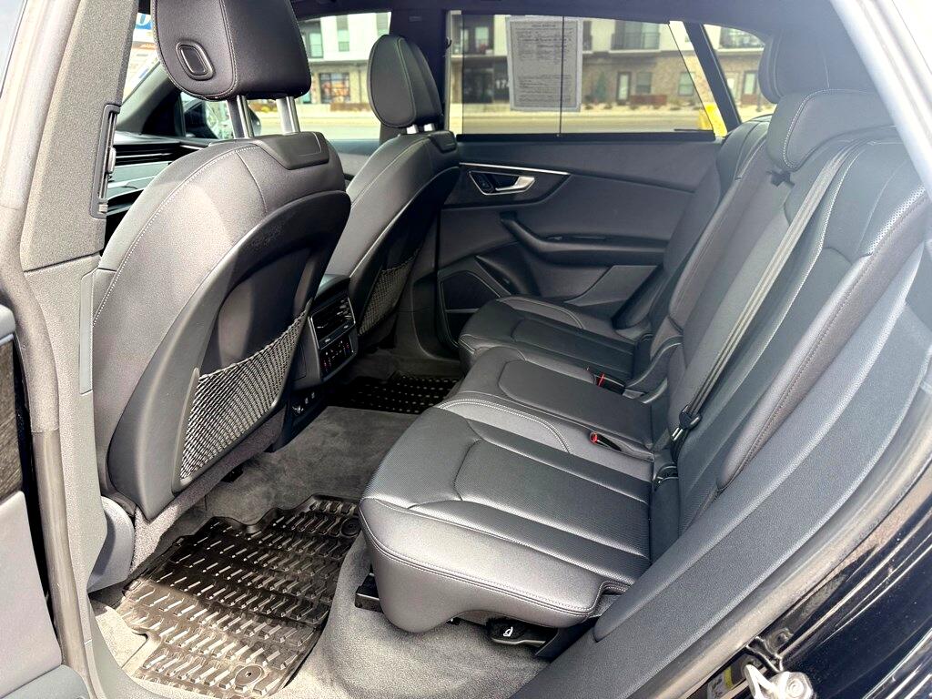 Vehicle image 18 of 44