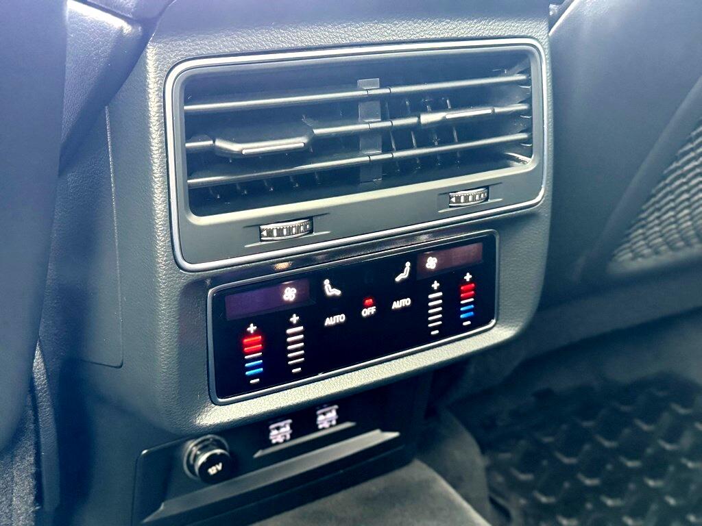 Vehicle image 20 of 44