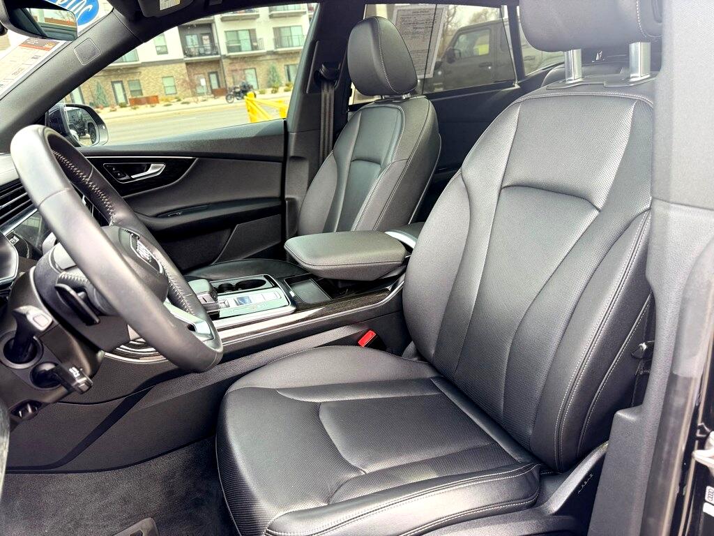 Vehicle image 17 of 44