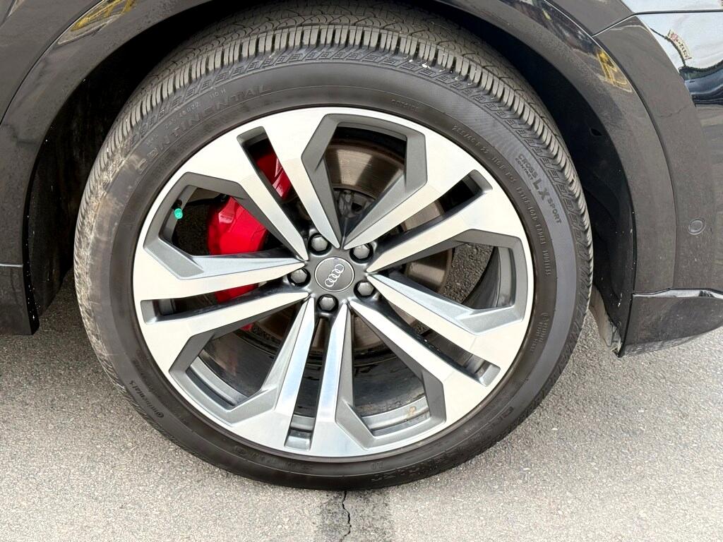 Vehicle image 10 of 44