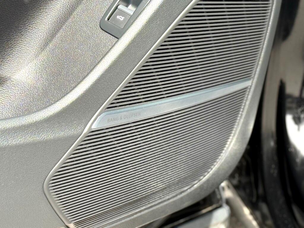 Vehicle image 14 of 44