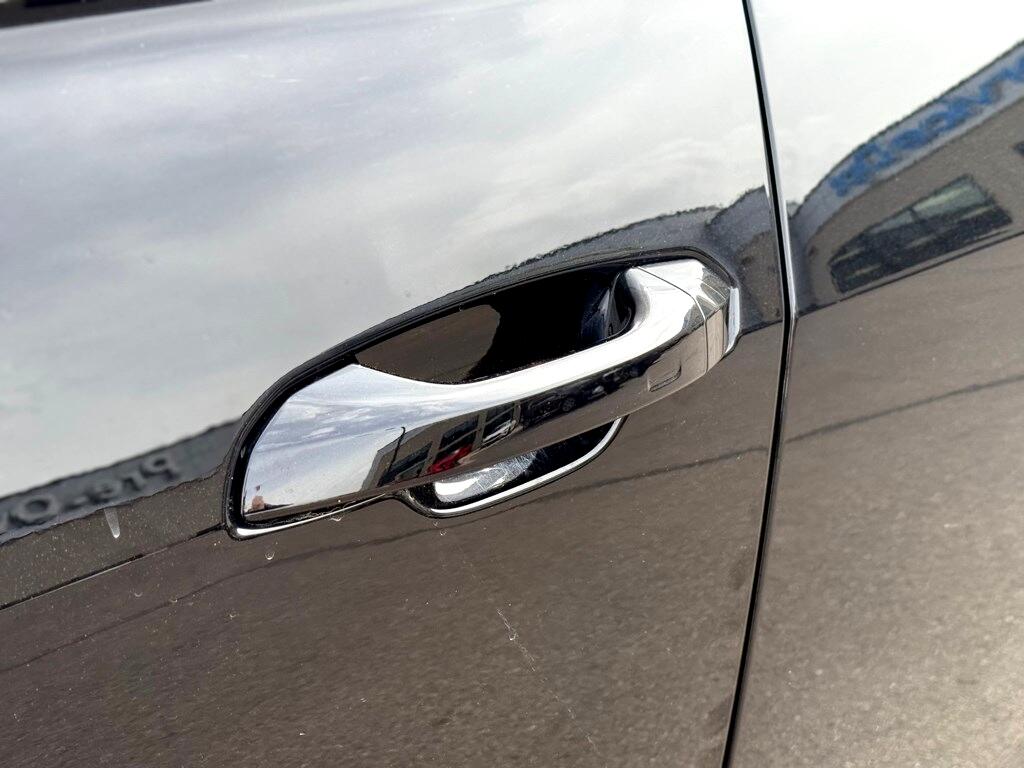 Vehicle image 12 of 44