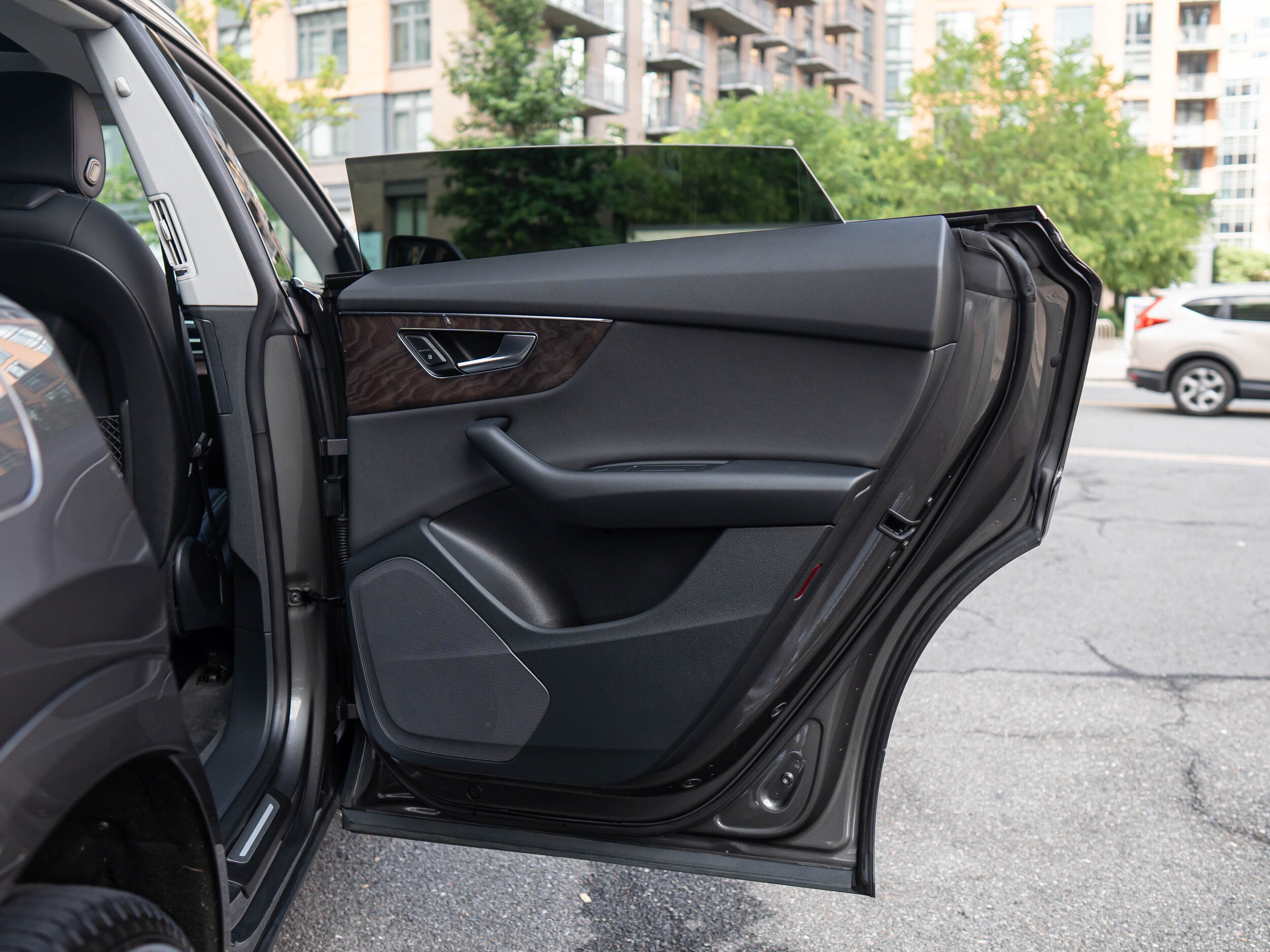 Vehicle image 46 of 59