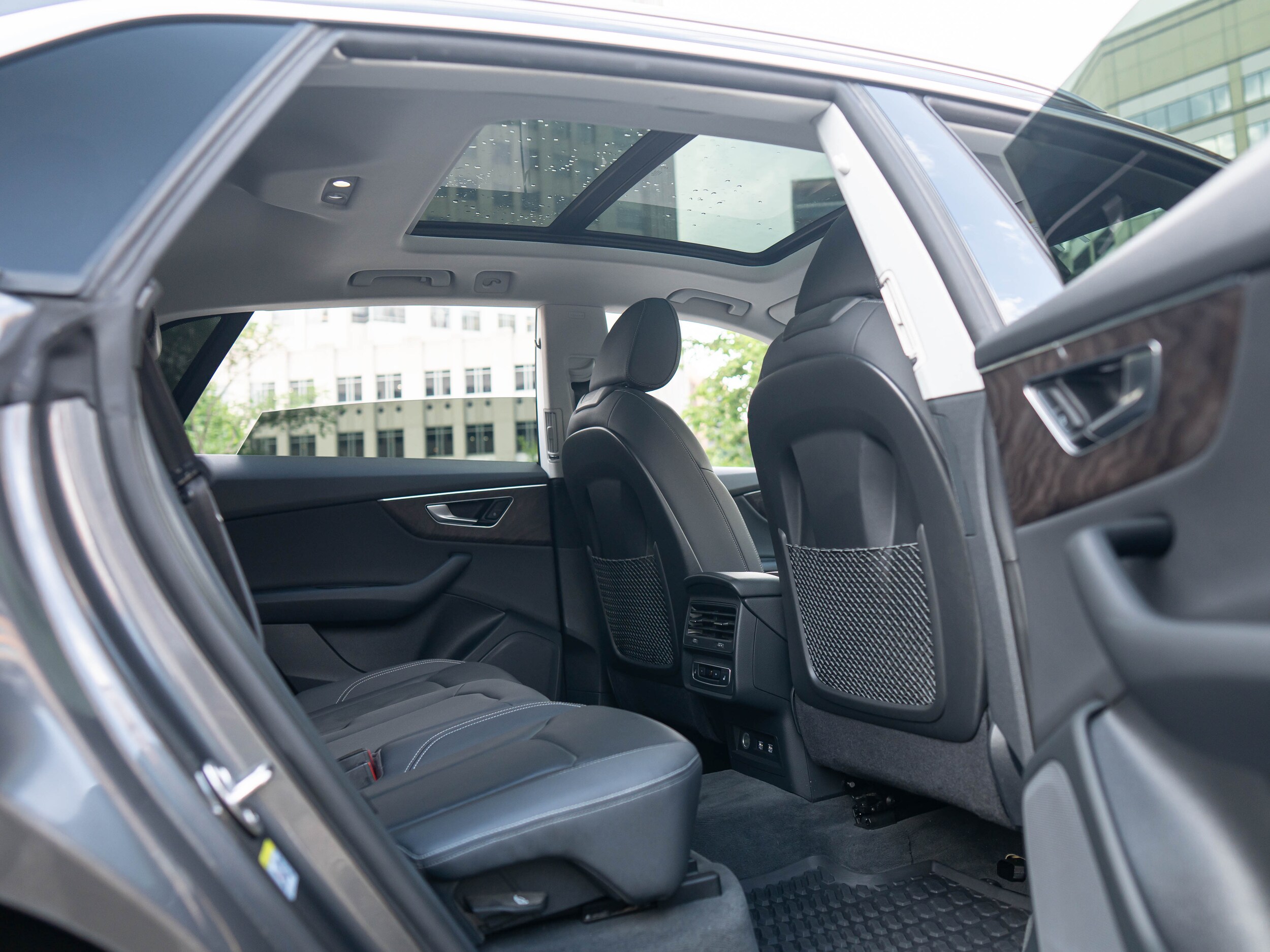Vehicle image 18 of 59