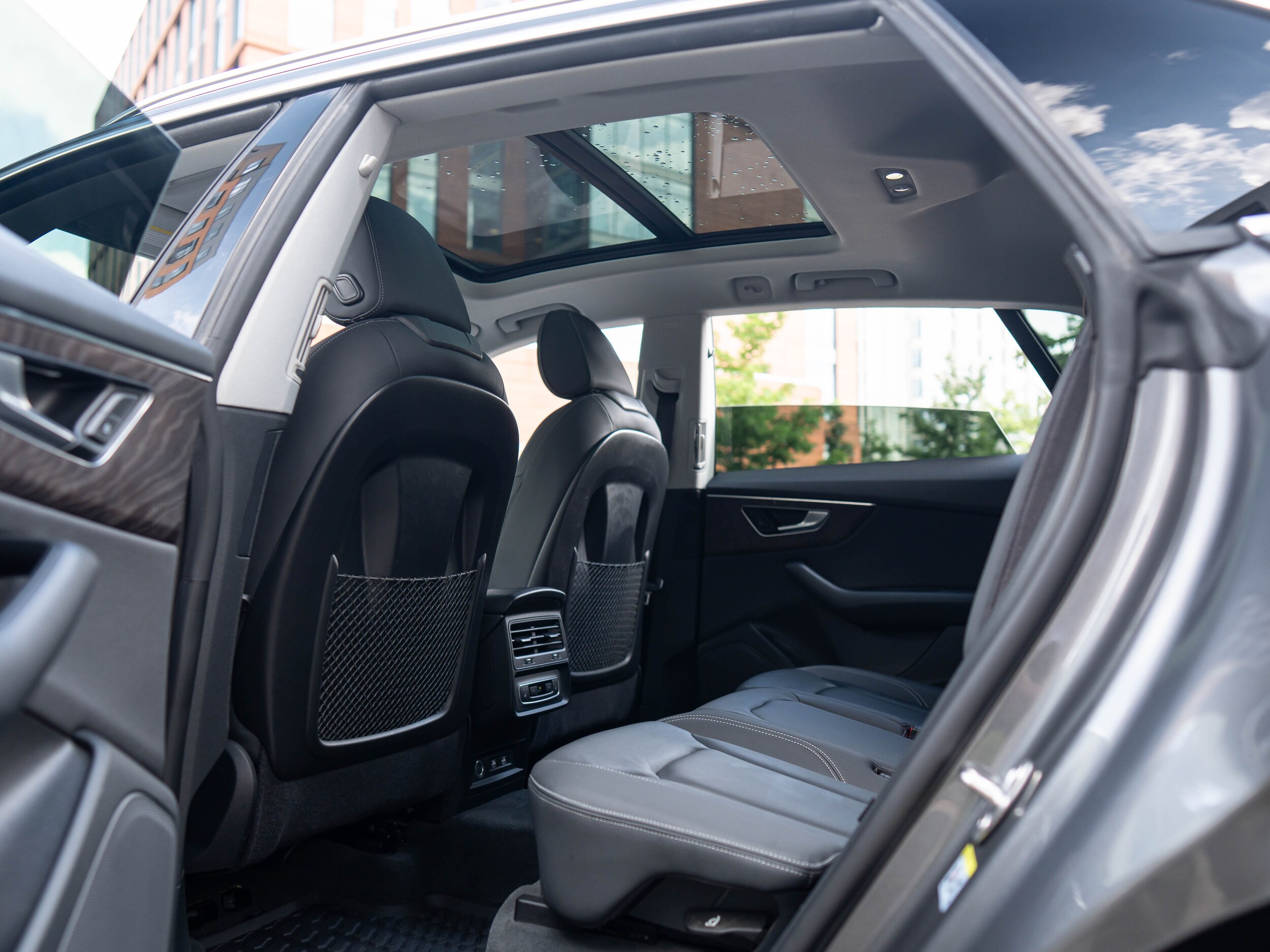 Vehicle image 20 of 59