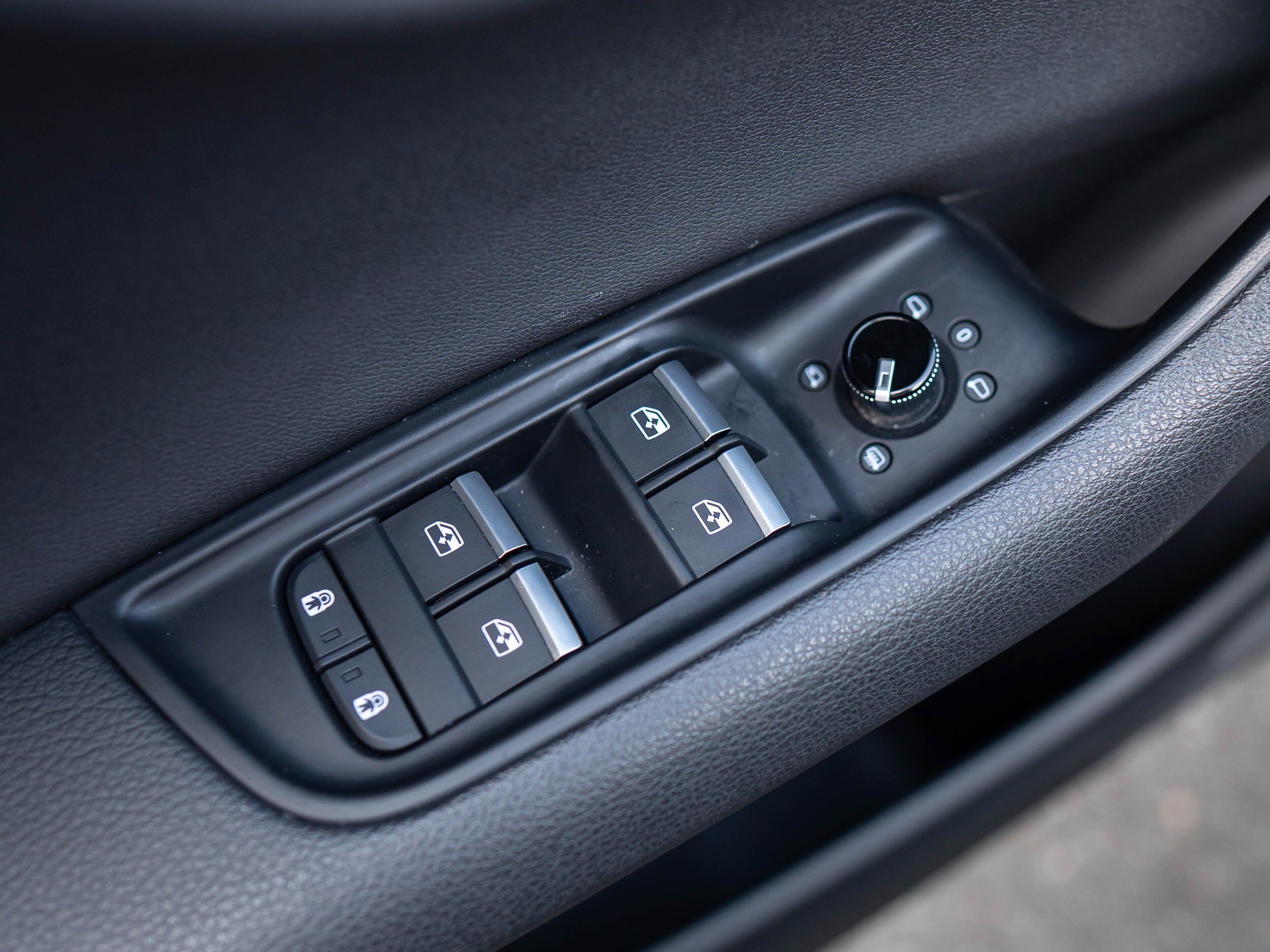 Vehicle image 41 of 59