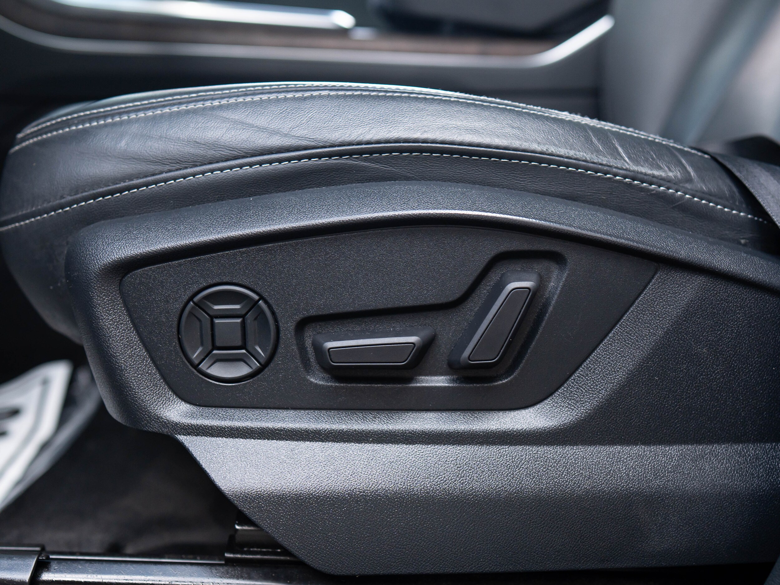 Vehicle image 40 of 59