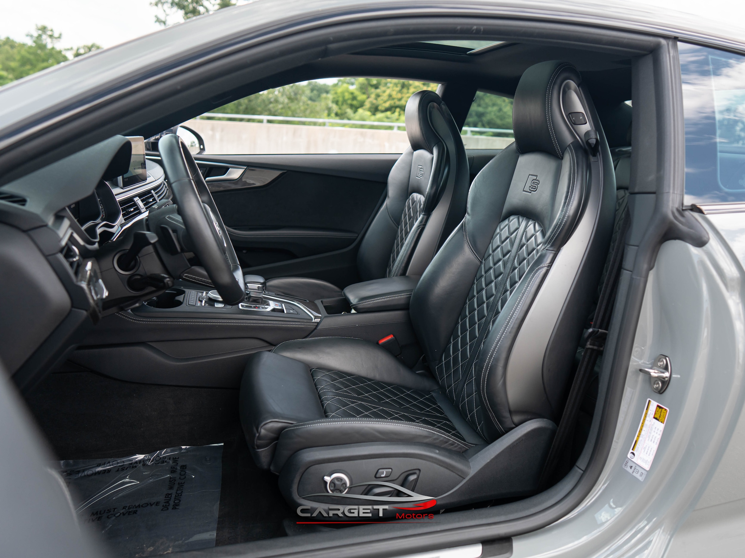 Vehicle image 14 of 46