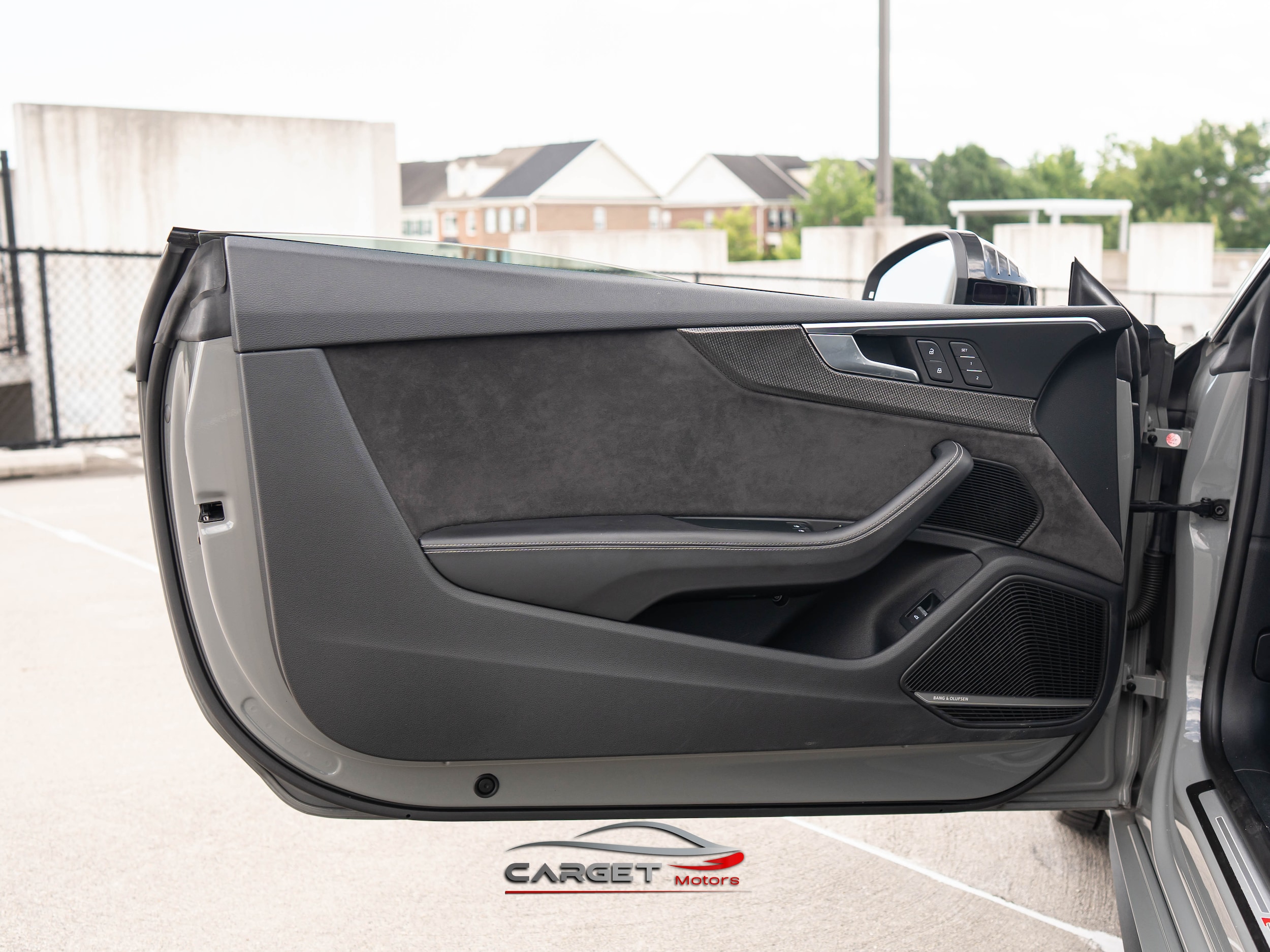 Vehicle image 25 of 46