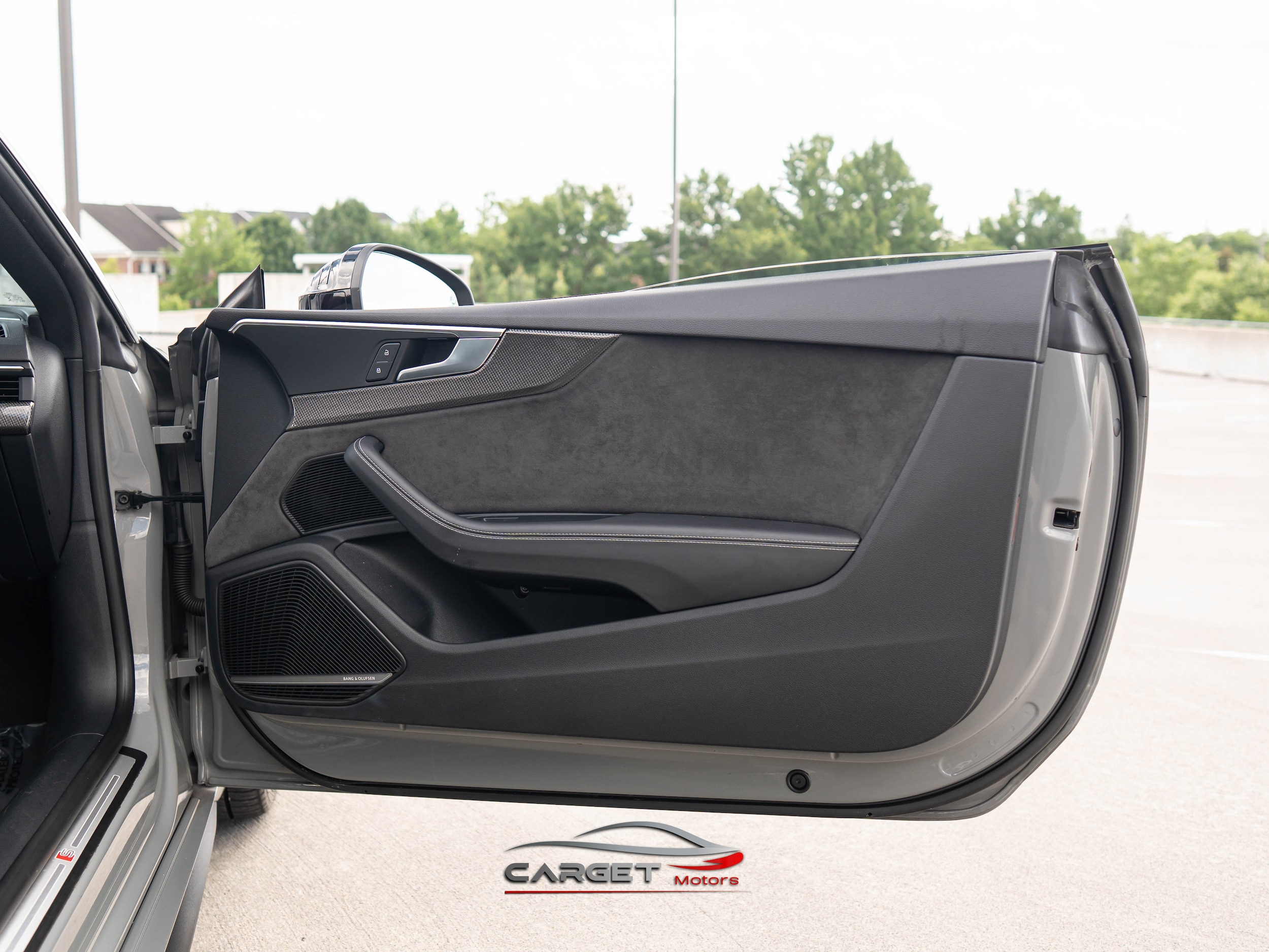 Vehicle image 40 of 46