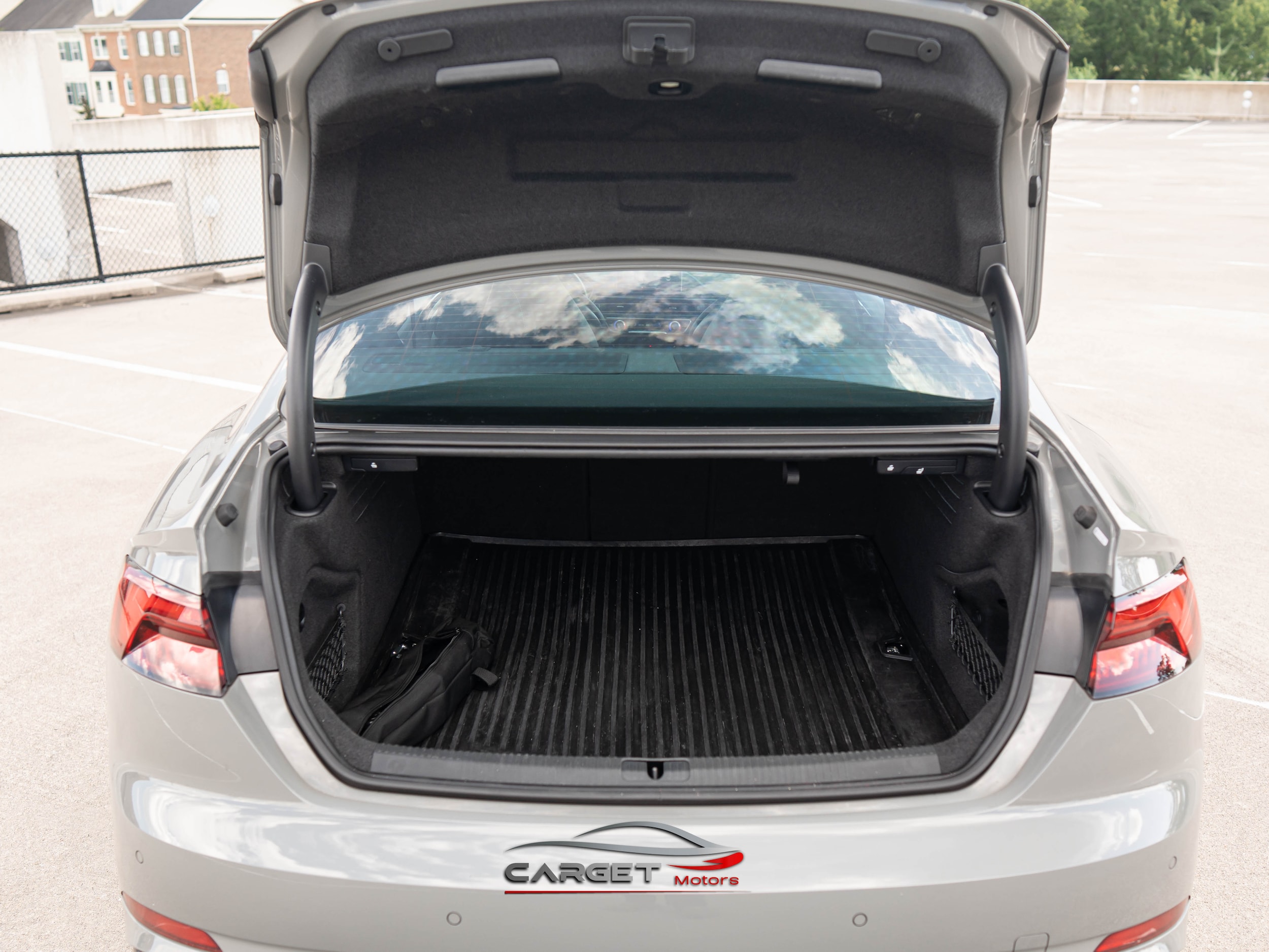 Vehicle image 11 of 46