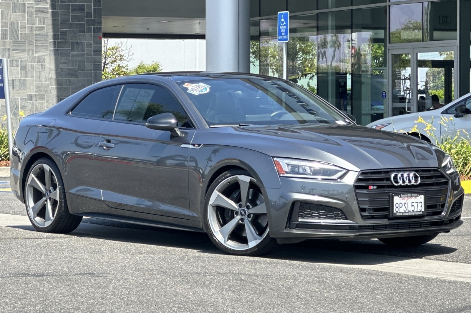 Vehicle image 4 of 29