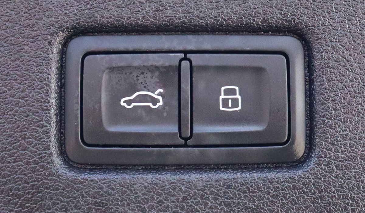 Vehicle image 27 of 69