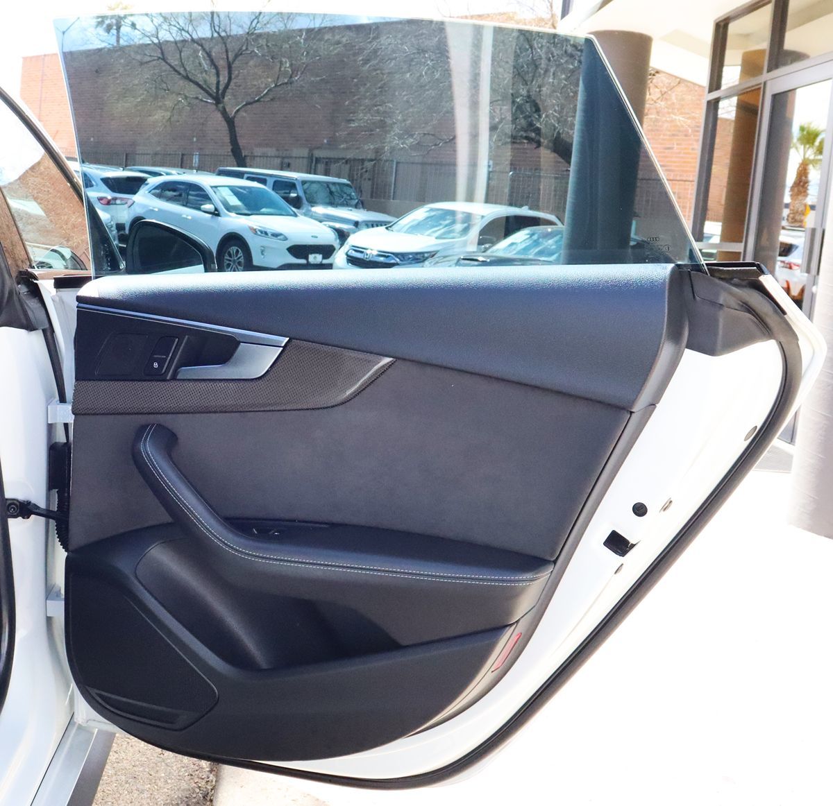 Vehicle image 28 of 69