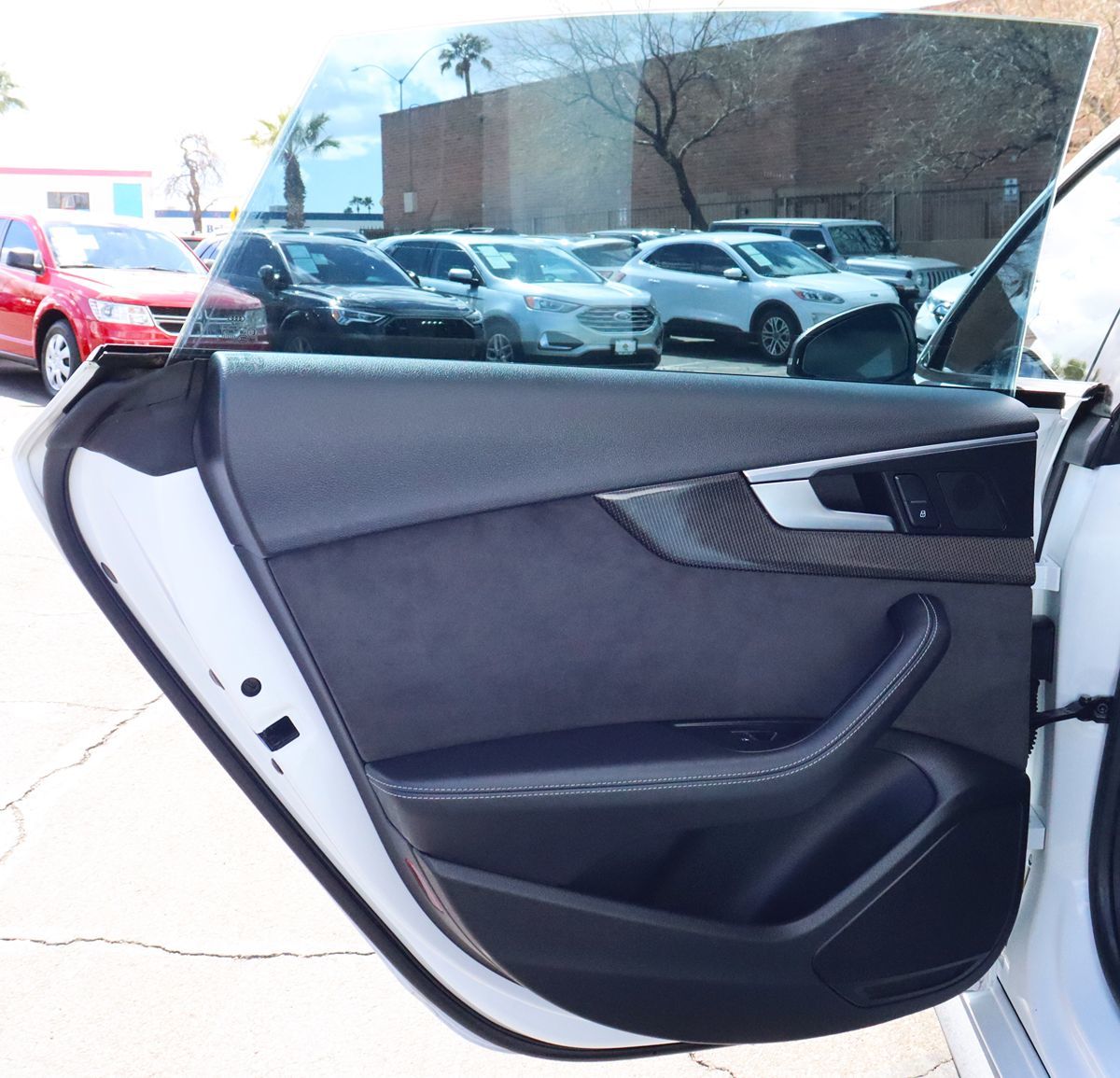 Vehicle image 31 of 69
