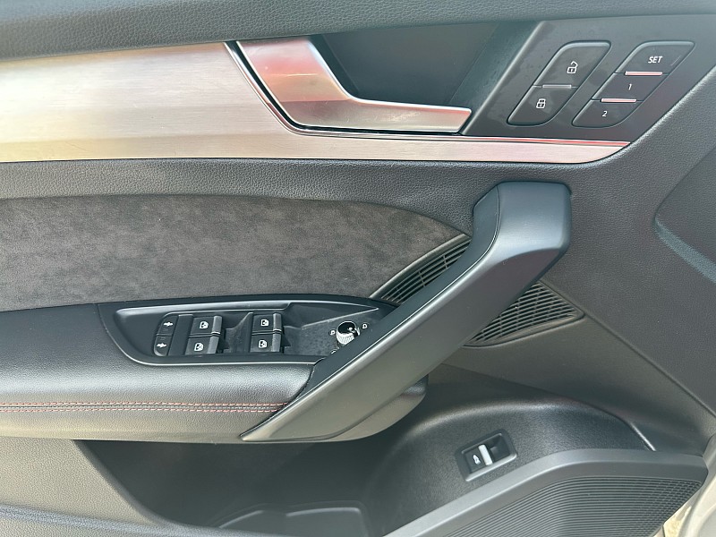 Vehicle image 23 of 35