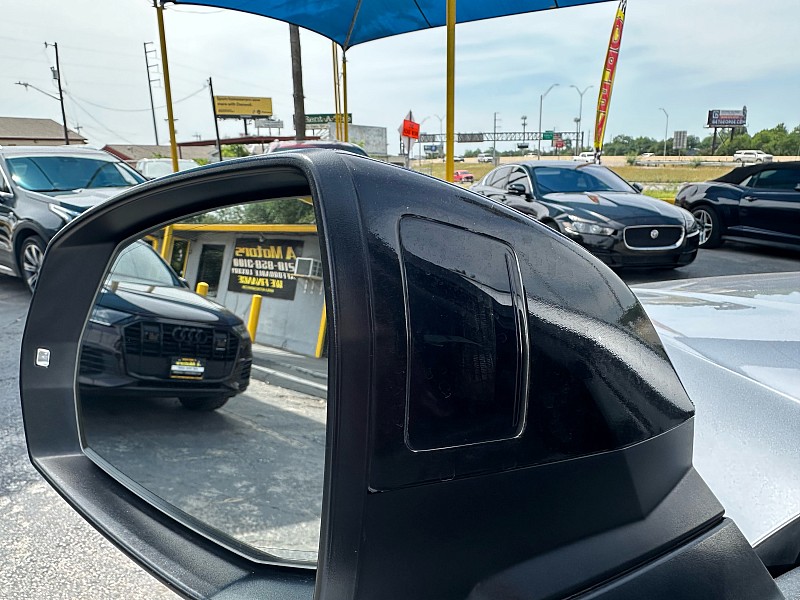Vehicle image 15 of 35