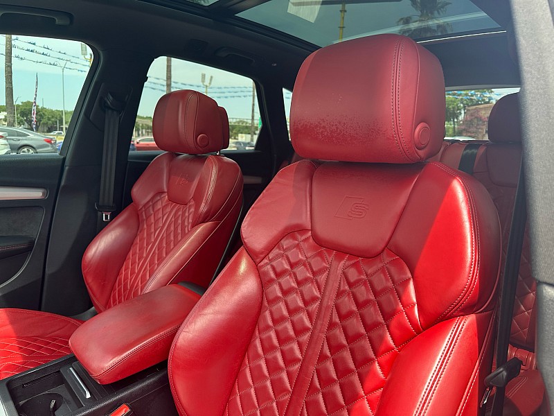 Vehicle image 10 of 35