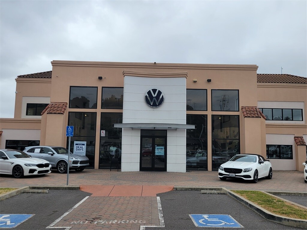 Vehicle image 9 of 29