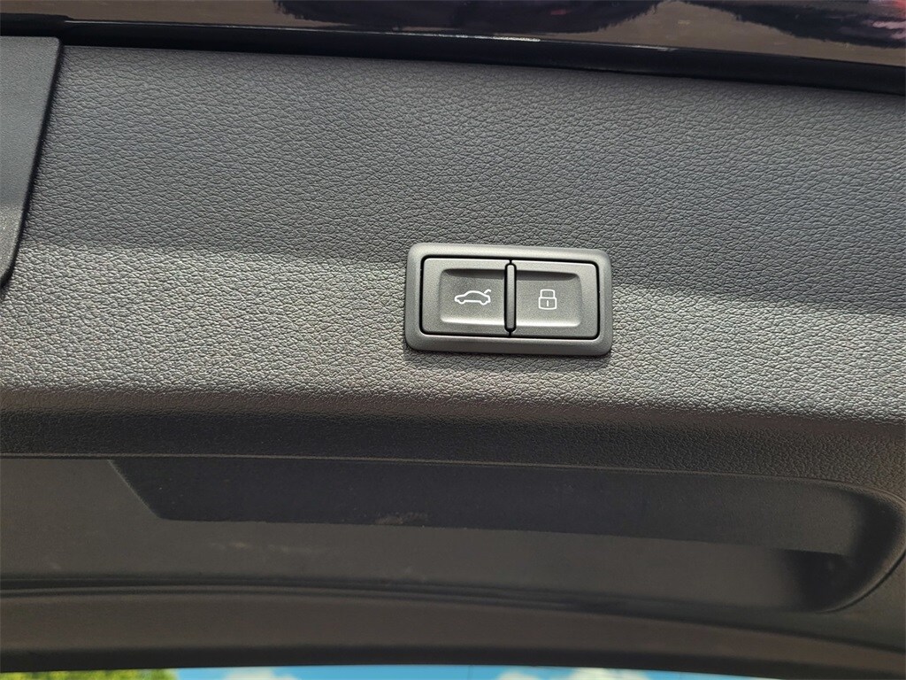 Vehicle image 28 of 29