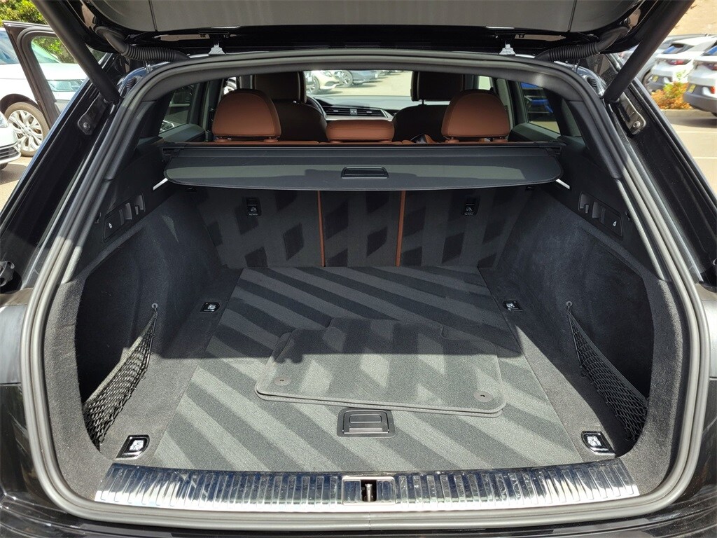 Vehicle image 27 of 29