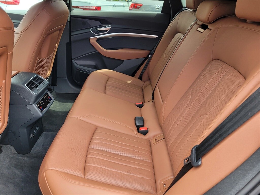 Vehicle image 15 of 29