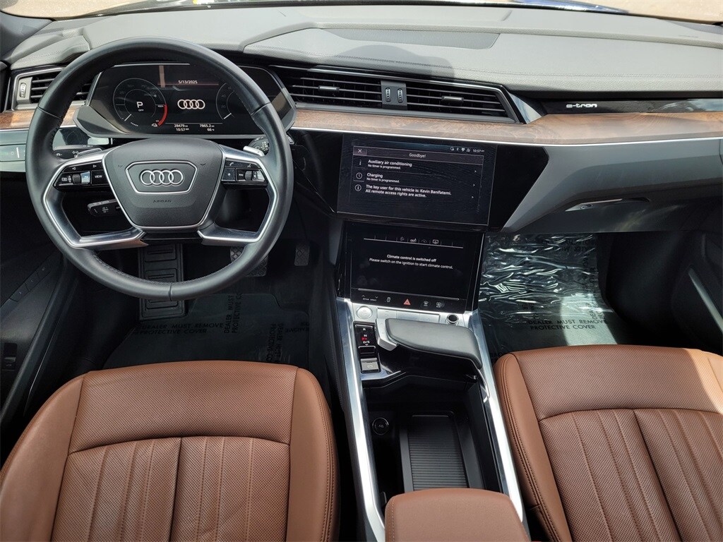 Vehicle image 17 of 29