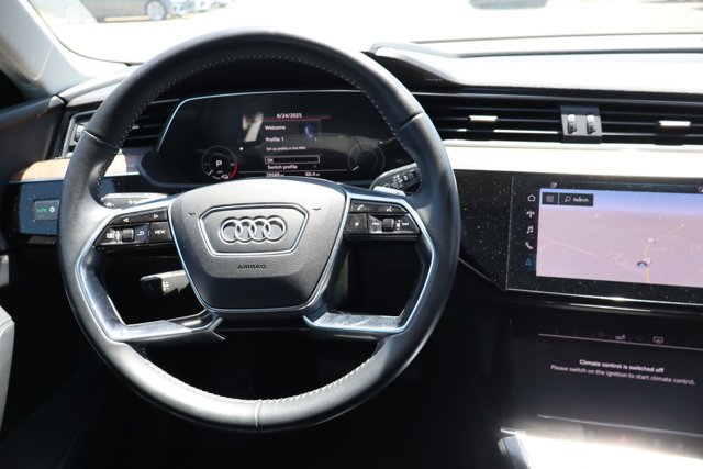 Vehicle image 13 of 15