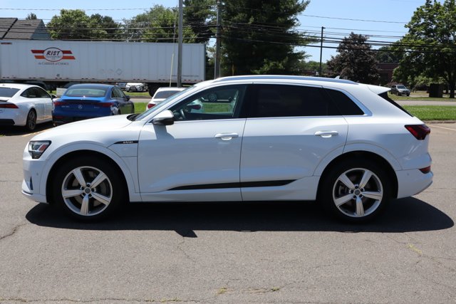 Vehicle image 8 of 15