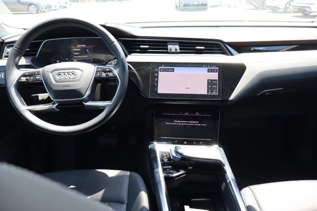 Vehicle image 11 of 15