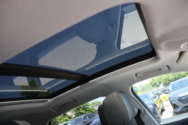 Vehicle image 14 of 15
