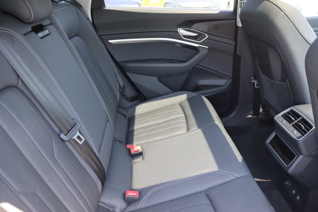 Vehicle image 10 of 15