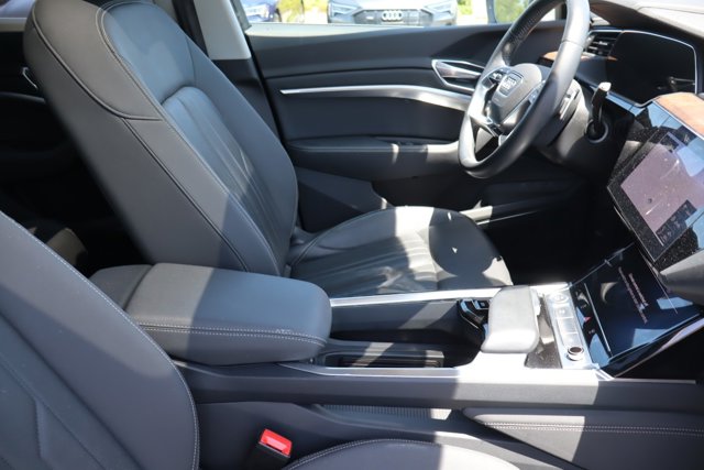 Vehicle image 9 of 15