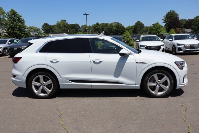 Vehicle image 4 of 15