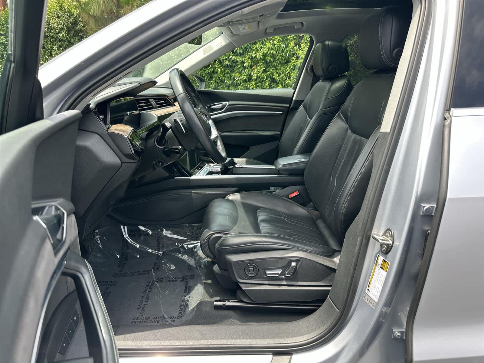 Vehicle image 11 of 32